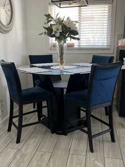 Dinning Table Of 4