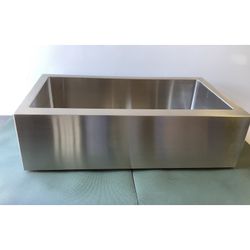 Signature Hazelton 30 X 20 X 10 Stainless Steel Farmhouse Sink. 16 Gauge