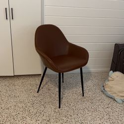 Beautiful Desk Or Corner Chair (leather)