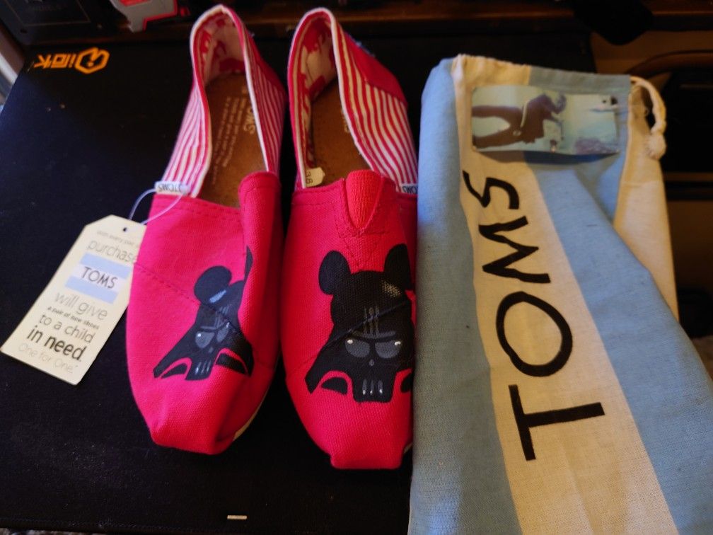 NEW Size 8 Women's Darth Vader Disney Toms Shoes