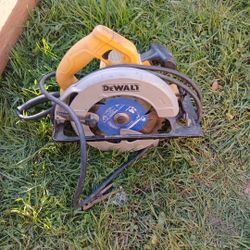 Dewalt Saw