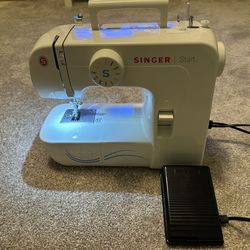 Singer Start 1304 sewing machine W Power Cord And Foot Pedal