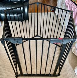 5 Panel play yard  Metal Doorway fence
