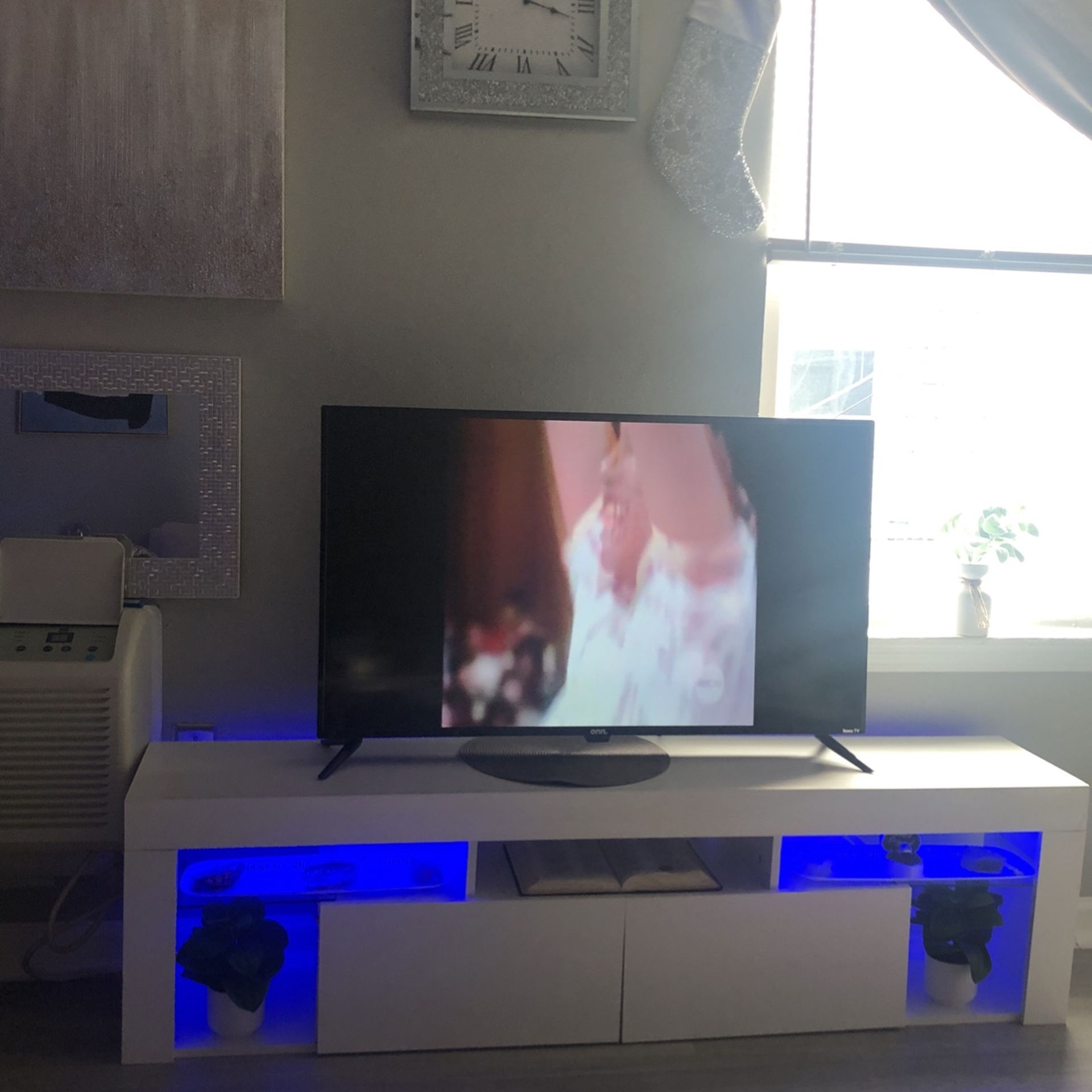 43 Inch. Smart Tv Like New. $120 Obo.
