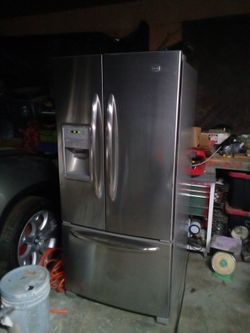 Maytag French door with bottom freezer
