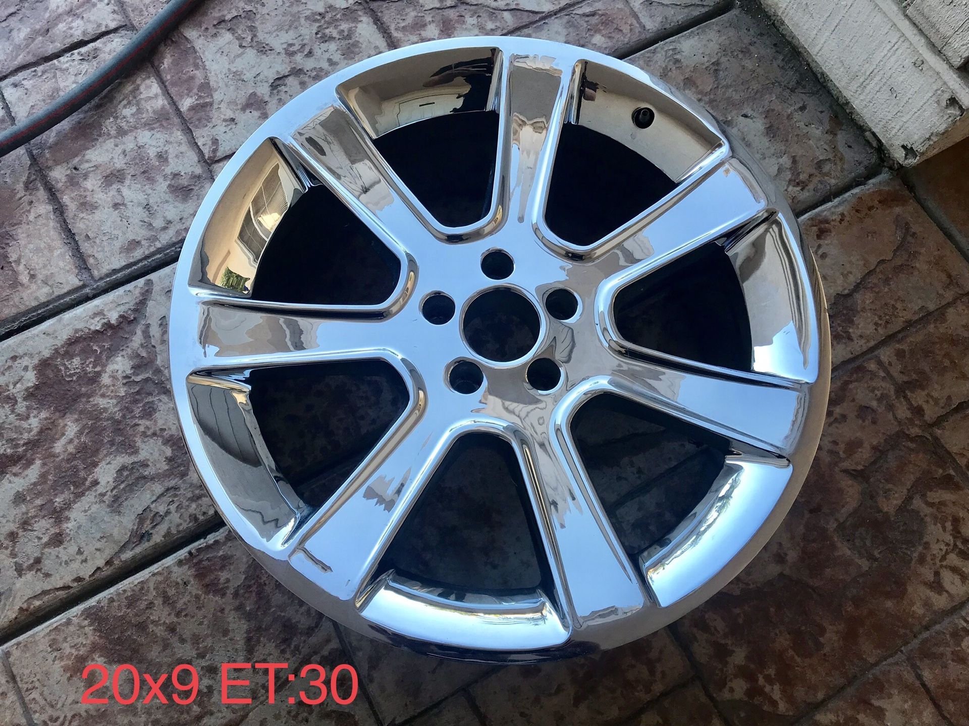 20x9 Saleen chrome wheel 05-09.