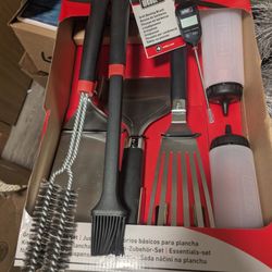 New Entire Weber Grill Set With 4 Added Accessories