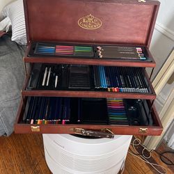 Royal & Langnickel Deluxe Drawing Set