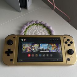 Nintendo Switch Lite Gold