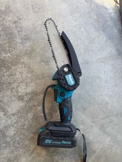 Fotrix 6-Inch Mini Chainsaw Cordless 21V – 2 Batteries Included