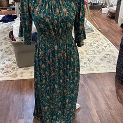 Seven Islands Size Large Green Floral Stretch Dress W/Smocking BOGO *All Clothing Buy 1 Get 1 For $1*