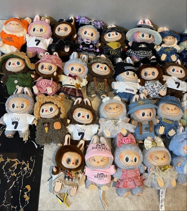 Pop Mart plush toy blind box! Labubu keychain