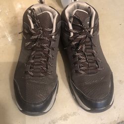 Sketchers Womens Size 8 Water Resistant Shoes