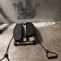 Q Almost New! Used Only Once Nice Day Stepping Machine With Tension Strapsa