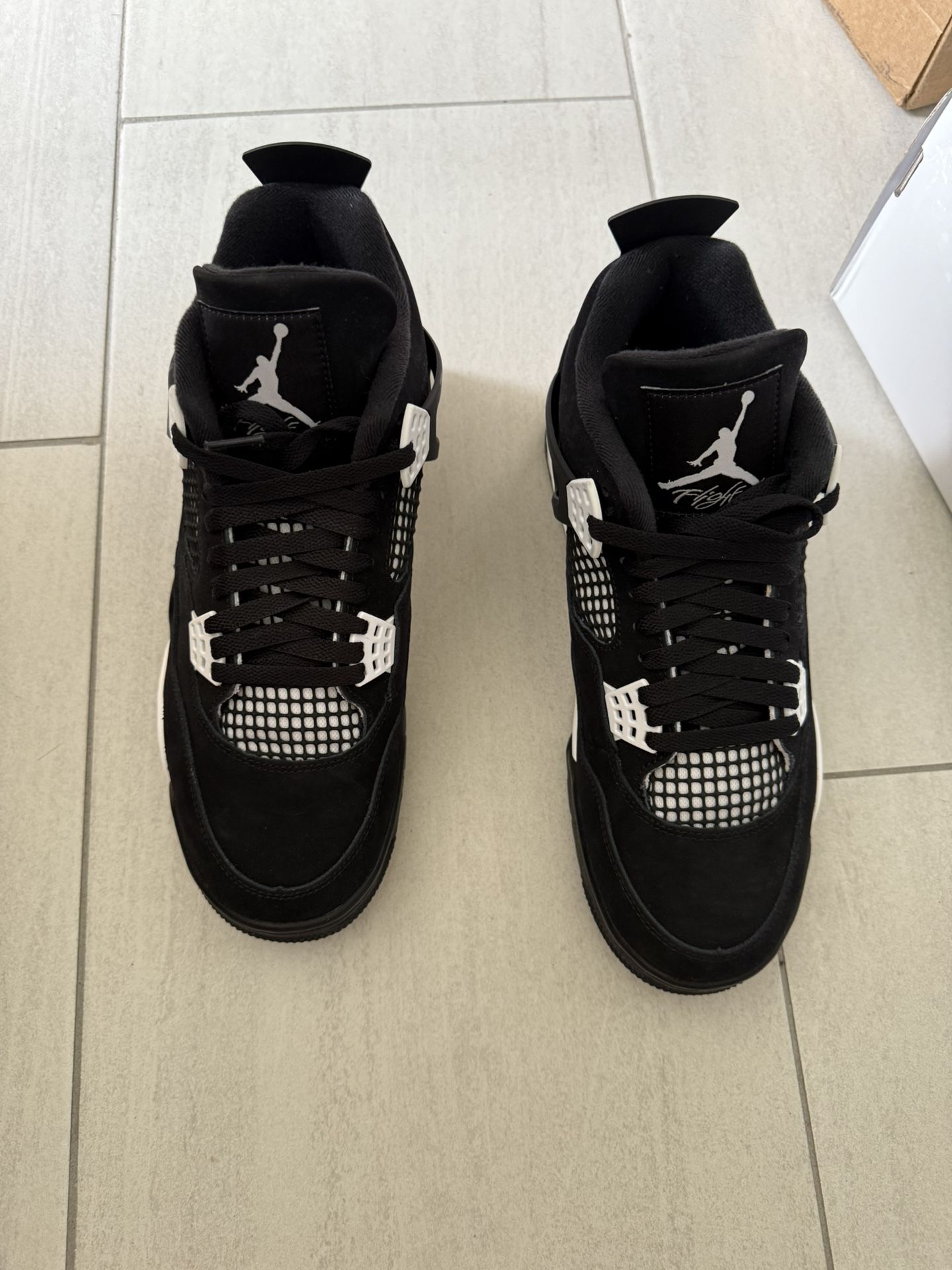 Air Jordan 4 Retro White Thunder