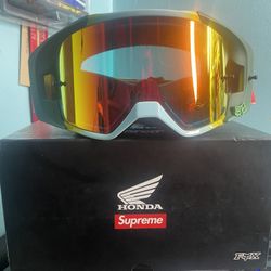 Supreme Goggles 