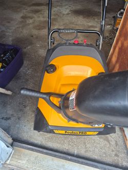 Poulan  snowblower runs good elect start like new needs scrapper bar $120 firm