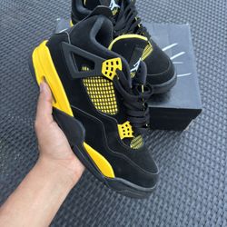 Jordan 4 Thunder