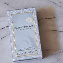 NEW & SEALED: MARC JACOBS DAISY DREAM WOMAN'S PARFUM SPRAY 30$