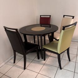 Dinner table + 4 chairs 