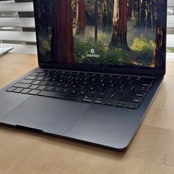 MacBook Air M2 13” (Midnight) – Excellent Condition