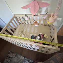 mini crib