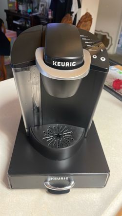 Keurig coffee maker with storage drawer
