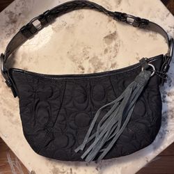 Vintage Coach Soho Signature Quilted Logo Black Bag – Chic & Stylish!