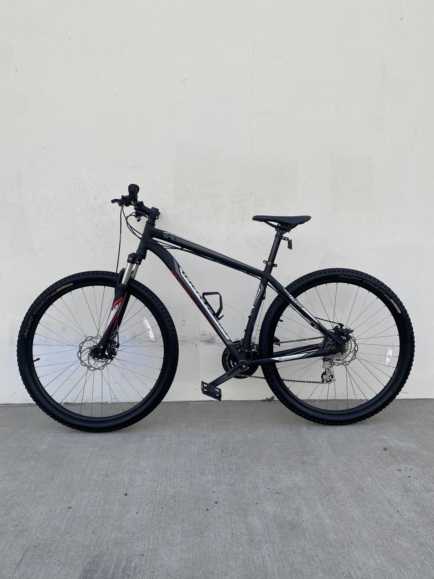 SPECIALIZED MOUNTAIN BIKE