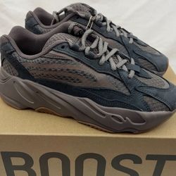 ✅adidas Yeezy Boost 700 V2 Mauve With Box GZ0724 Size 7 Like New Condition 
