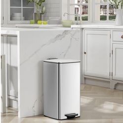 8 Gl Slim Square Trash Can