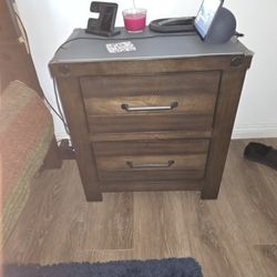 King Size Bedframe And 2 Nightstands 