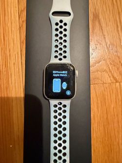 Apple Watch SE Silver Aluminum Case Pure Platinum/Black Nike Sport Band