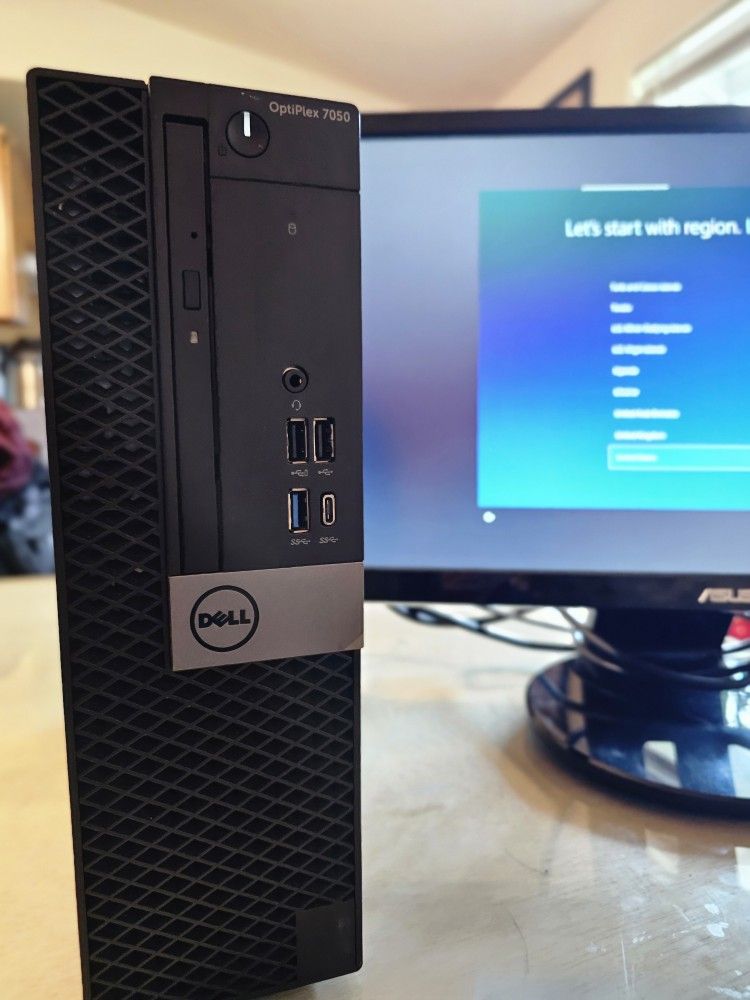 Dell Optiplex 7050 SFF Desktop PC: Intel Quad Core i7-7700 up to 4.2 GHz, 32GB DDR4, 1TB SSD