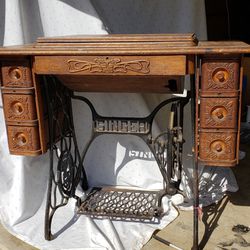 1930’s-40’s VINTAGE SINGER SEWING TABLE WITHOUT MACHINE