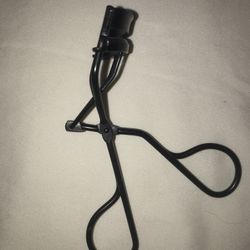 Black eyelash curler