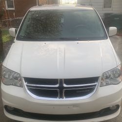 PARTS  PARTS oNLY 2011 Dodge grand caravan 3.6 L engine transmission for aluminum rims for doors DVD DVD player parts only