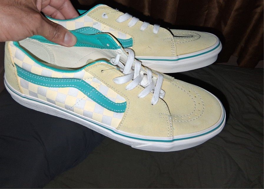 vans size 10.5 shoes 40 dollar each men