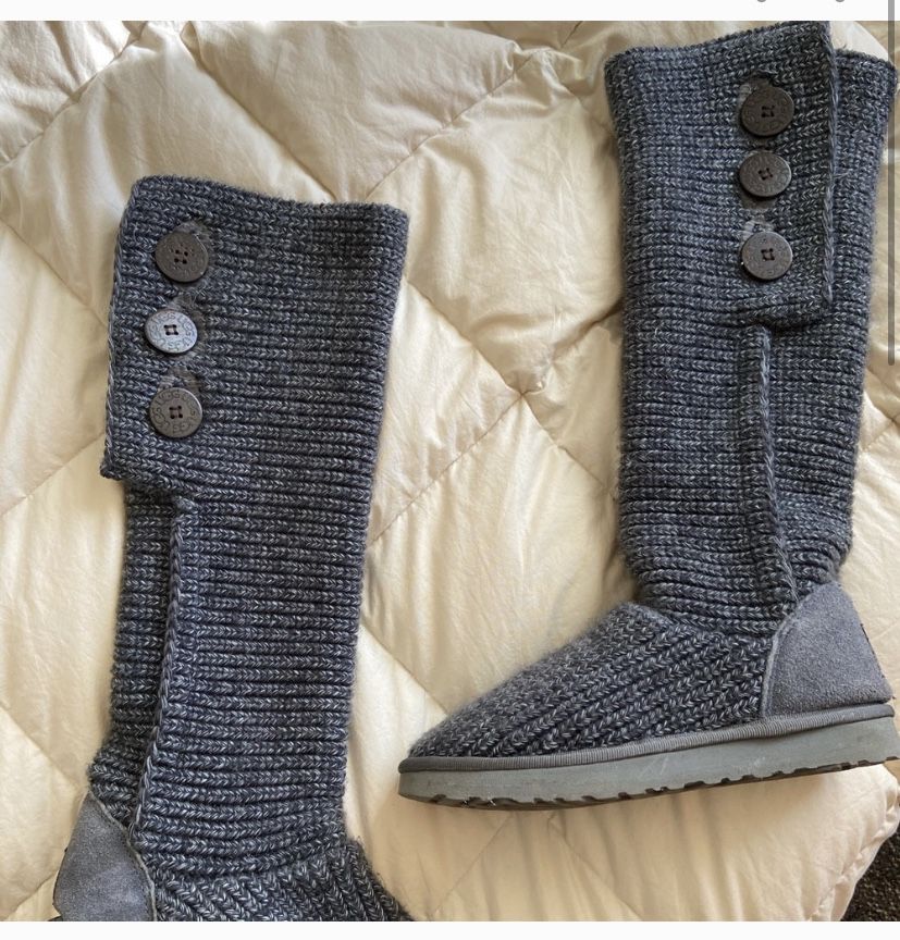 Grey knit UGG boots