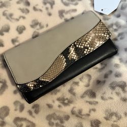 Wallets/ clutch/crossbody
