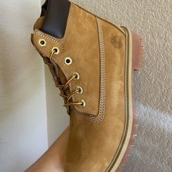 Size 6 Juniors Timberlands 