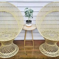 2 Russell Woodard Spun Fiberglass Chairs