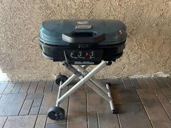 Coleman Portable Stand-Up Grill, RoadTrip, 3 Burner Propane