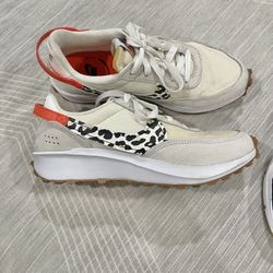 Nike Waffles Size 8