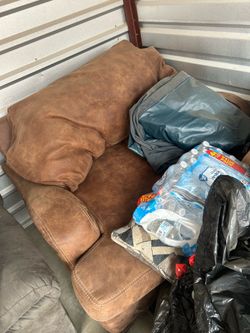 FREE COUCHES READ DESCRIPTION