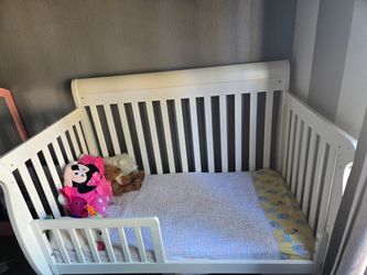 Baby crib/toddler bed