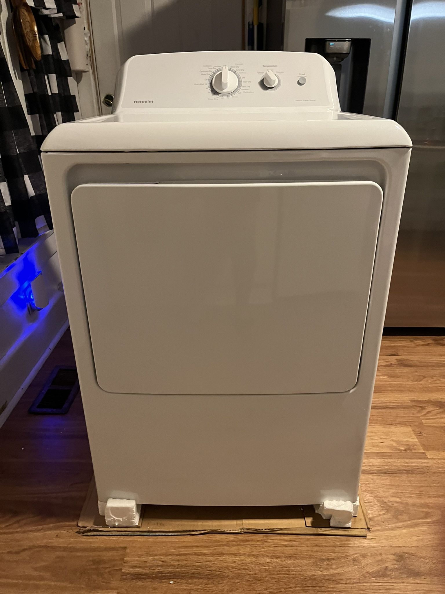 Hotpoint (by GE) ELEC. DRYER - BRAND NEW, NEVER USED, OUT OF BOX