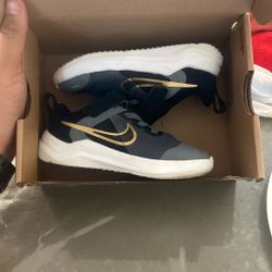 Kids Tennis Shoes