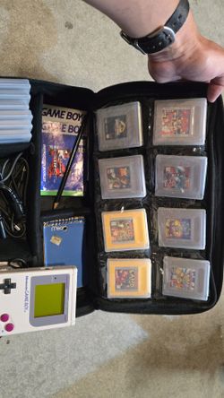 Nintendo Gameboy + 14 games and battery pack