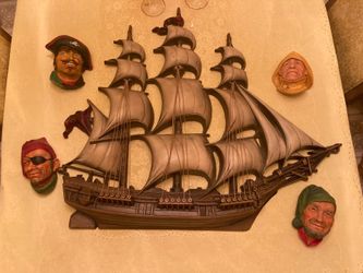 Wall boat with bosson sculptures